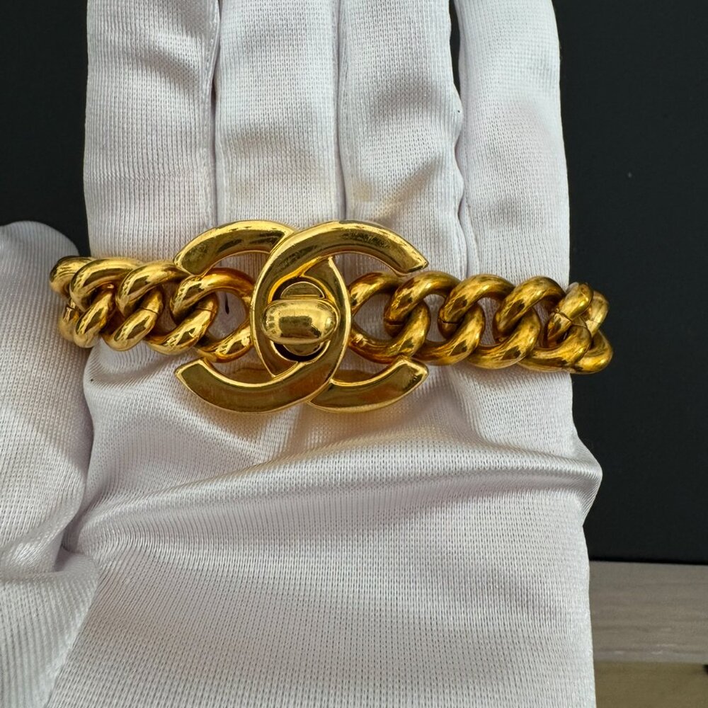 Chanel Turnlock Necklace 24K Gold Plated 1997 - Picture 3 of 6